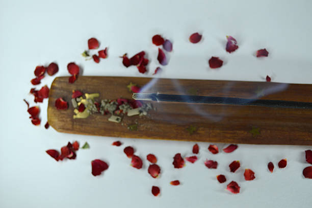 incenso e rosa - scented smoke single flower flower foto e immagini stock