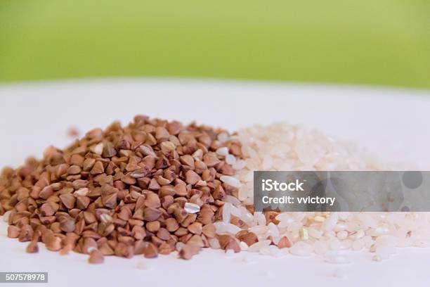 Foto de Com Grãos e mais fotos de stock de Arroz - Alimento básico - Arroz - Alimento básico, Comida, Cozinha