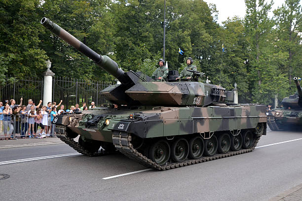 german tank leopard 2a5 at the parade - leopard tank 個照片及圖片檔
