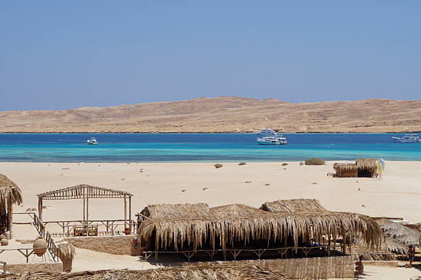 istock Island and sandy beach on the Red Sea 507625848