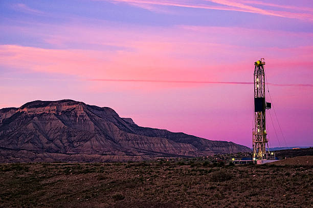istock Natural Gas Drilling Rig in Scenic Canyon 507628526