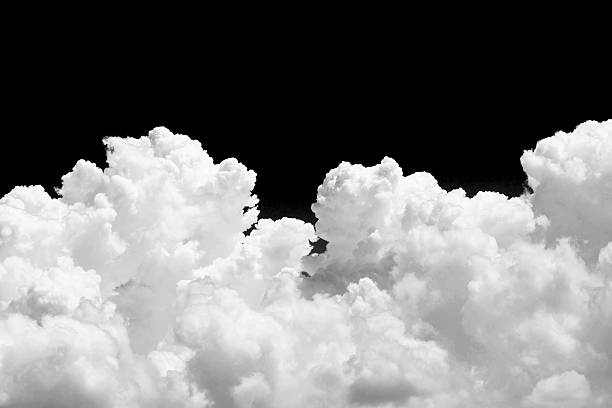 white cloud auf schwarzem hintergrund - cumuliform stock-fotos und bilder