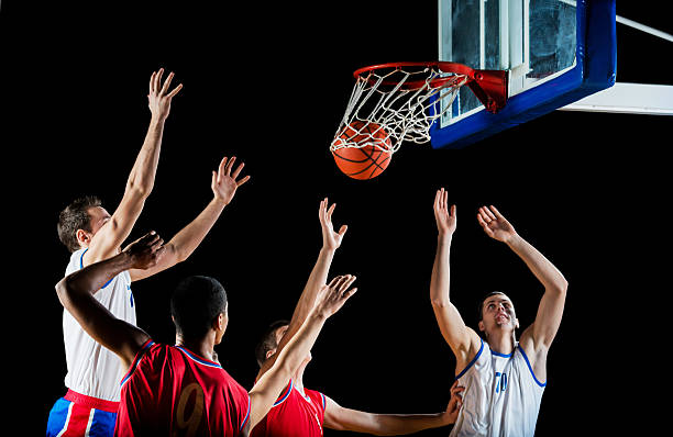 koszykówka graczy w akcji. - basketball team sports healthy lifestyle isolated objects zdjęcia i obrazy z banku zdjęć
