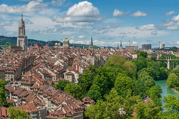 panoramablick von bern, schweiz - nydeggbrucke stock-fotos und bilder