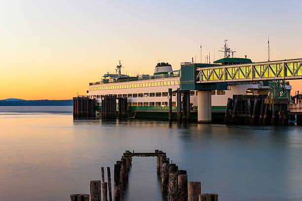 atardecer en edmonds terminal de ferry - snohomish county fotografías e imágenes de stock