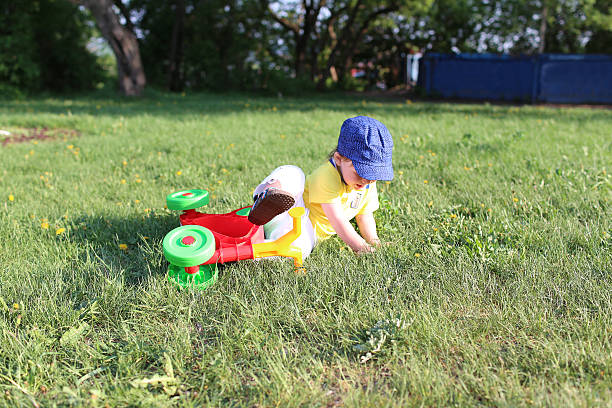istock baby falls off a bike 507683285