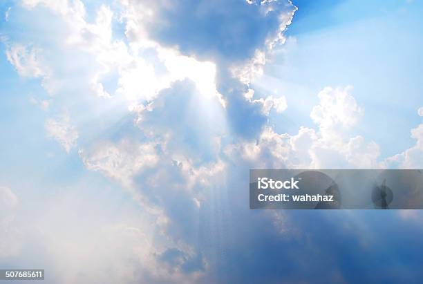 Nuvens E Raios De Solconstellation Name - Fotografias de stock e mais imagens de Abstrato - Abstrato, Ao Ar Livre, Azul