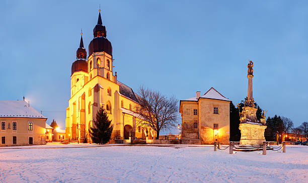 trnava iglesia, eslovaquia, vista panorámica - trnava fotografías e imágenes de stock