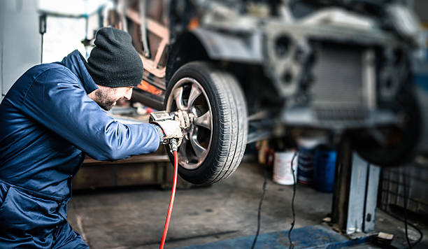 변화하는 타이어 - brake car repairing auto repair shop 뉴스 사진 이미지