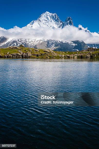 스노이 산 피크 리플렉팅 조용한 푸른 호수 알프스 경관에 대한 스톡 사진 및 기타 이미지 - 경관, 고개, 고요한 장면