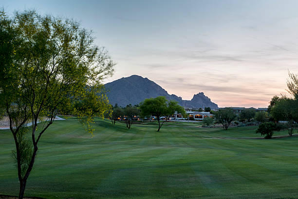 istock Evening falls over the Scottsdale Greenbelt Park and   Camelback Mountain 507727577