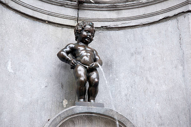 Manneken Pis Fountain by Duquesnoy, Brussels Manneken Pis Fountain by Duquesnoy (1619), Brussels, Belgium manneken pis statue in brussels belgium stock pictures, royalty-free photos & images