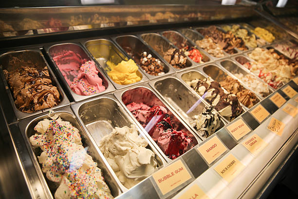 glaces italiennes - ice cream parlor photos et images de collection
