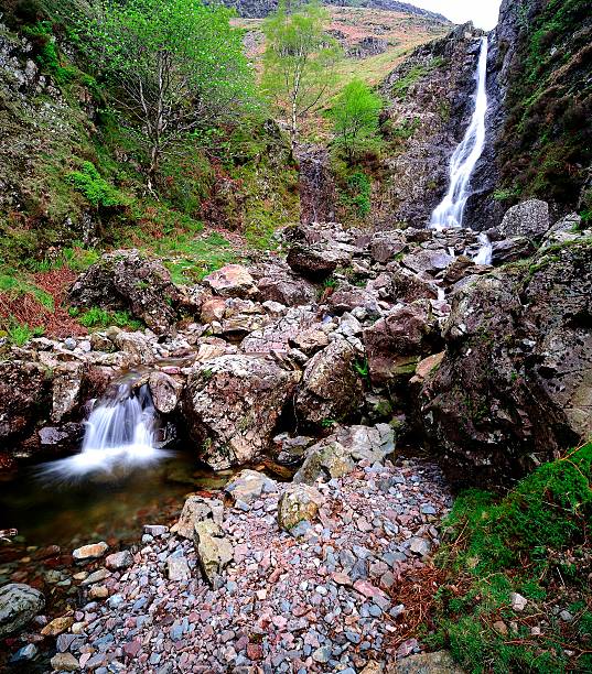 de agua caída - boulder flowing water mountain range rock fotografías e imágenes de stock