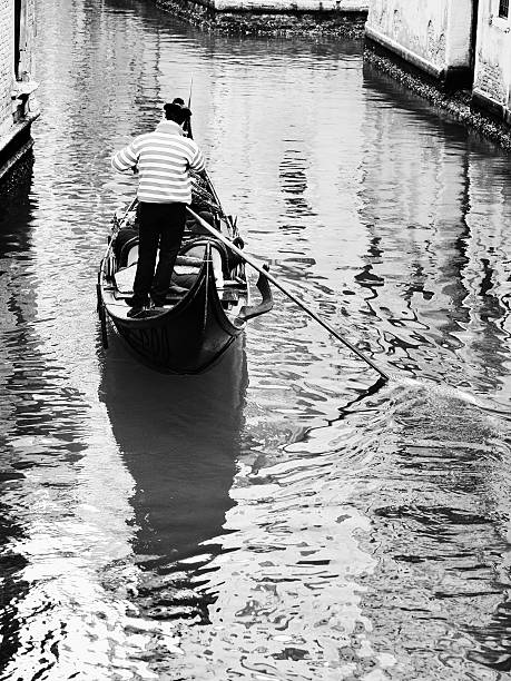 gondole - venice gondola photos et images de collection