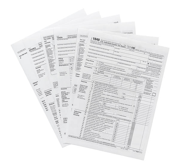 formulários de impostos isolado num branco - 1040 tax form imagens e fotografias de stock