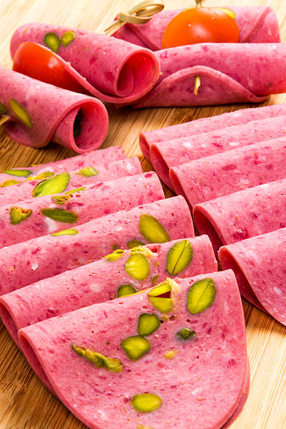 salame en rodajas - fattest fotografías e imágenes de stock