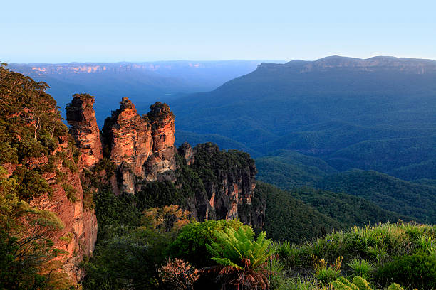 australie, nouvelle-galles-du-sud katoomba trois sœurs - australian landscape photos et images de collection