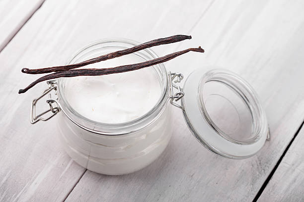 натуральный ваниль, shea, какао и кокосовое масло для тела diy - shea butter moisturizer butter cream стоковые фото и изображения