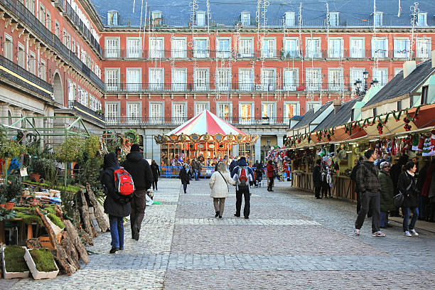 mercado de natal em madrid - plaza mayor imagens e fotografias de stock