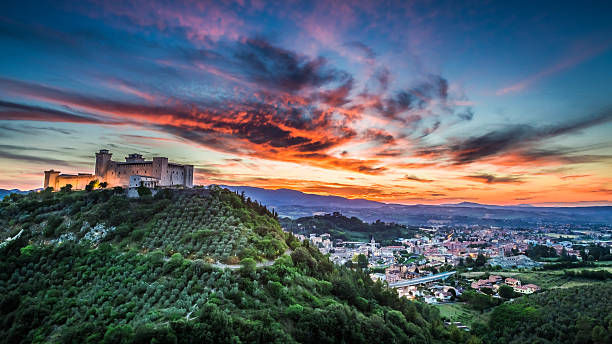 beautiful sunset over the castle in spoleto, italy, umbria - spoleto bildbanksfoton och bilder