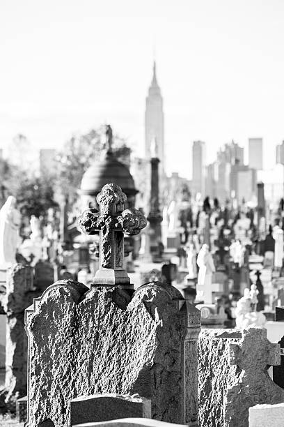 istock View to Manhattan across the Calvary Cemetery 507874592