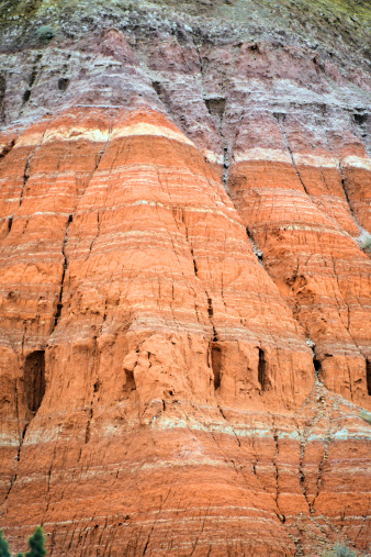 Palo Duro Canyon State Park, Texas, USA: eroded cliff side - rock strata covering the Permian age, Triassic age, Miocene-Pliocene age and Quarternary age - part of the Caprock Escarpment - Texas Panhandle - photo by M.Torres