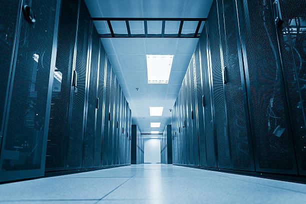 データセンターのサーバールーム - datacenter isp computer communication ストックフォトと画像