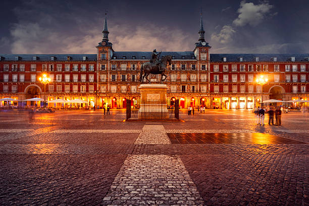 plaza mayor, мадрид - madrid province стоковые фото и изображения