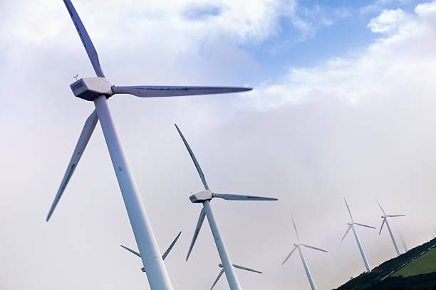 turbinas eólicas, céu e paisagem com nuvens, alternativa, - personal perspective wind turbine generator electricity imagens e fotografias de stock