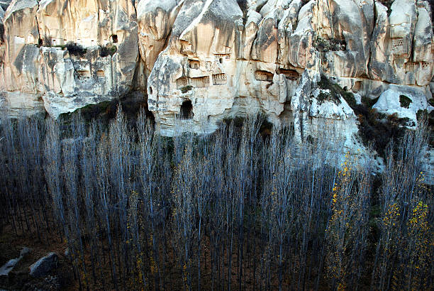 canyon e le grotte di antiche i cristiani- cappadocia- tukey - ihlara valley foto e immagini stock