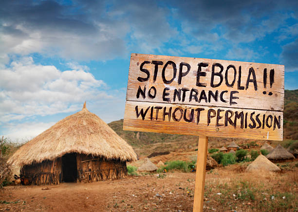 ebola avvertenza nel villaggio africano - ebola foto e immagini stock