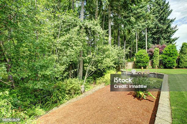 Backyard Landscape With Flower Bed Stock Photo - Download Image Now - Bed -  Furniture, Horizontal, Land - Istock