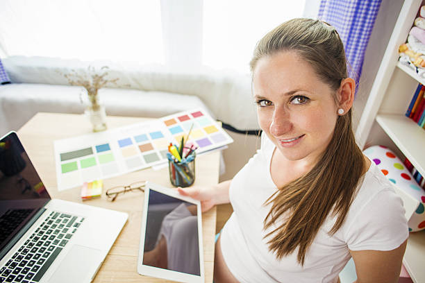 istock Pregnant woman working from home 507924553