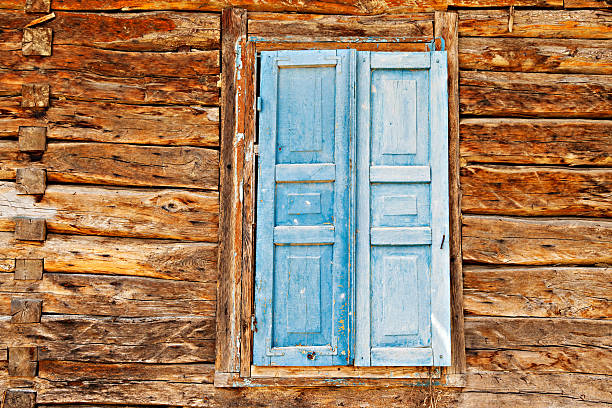 Vintage Holz Wand mit einem Fenster – Foto