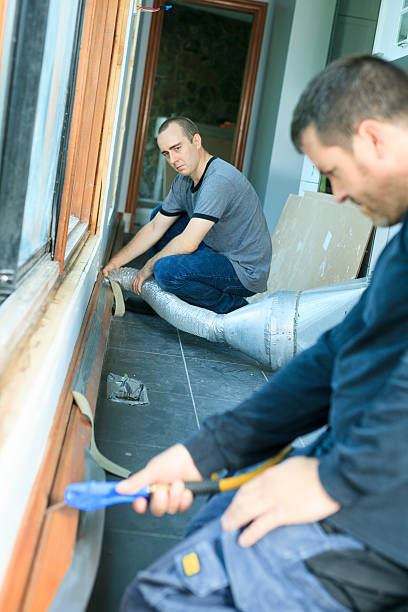 istock Ventilation Cleaner - Clean Employee 507955541