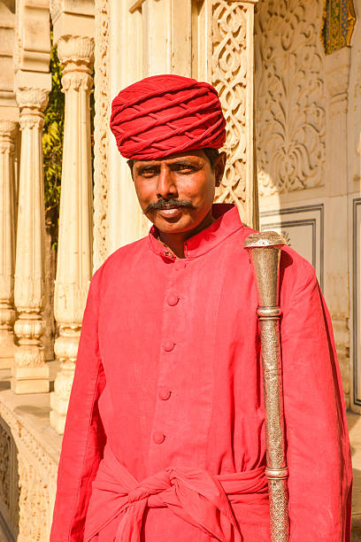 protecção do direito permanente na cidade palácio de jaipur, índia - castle honor guard protection security guard imagens e fotografias de stock