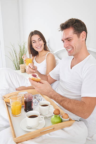 istock Couple eating cornflakes in bed 507969920