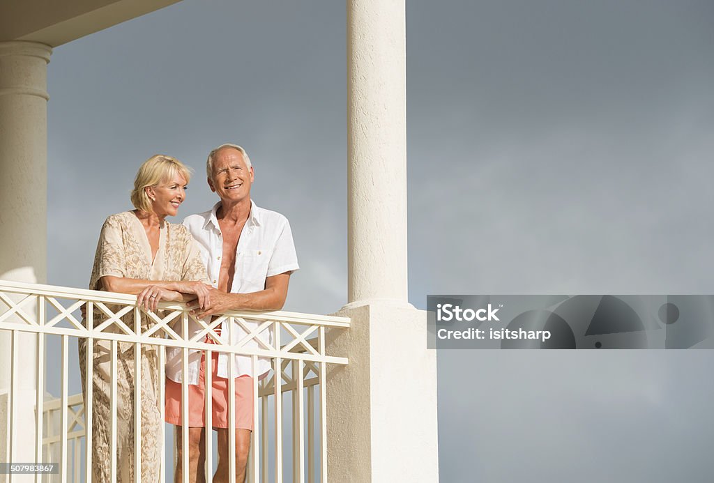 Senior Couple sur un balcon - Photo de Balcon libre de droits