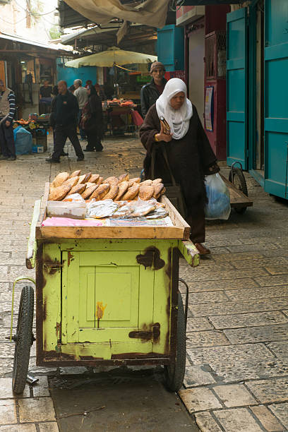 scena w rynku starego miasta, acre - spice market israel israeli culture zdjęcia i obrazy z banku zdjęć