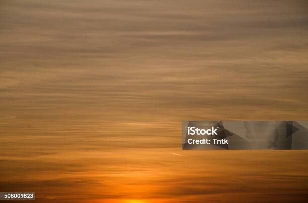 Foto de Céu e mais fotos de stock de Cirro-estrato - Cirro-estrato, Cloudscape, Céu - Fenômeno natural