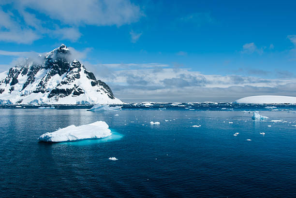 istock Mountains scenic view in Antarctica 508012126