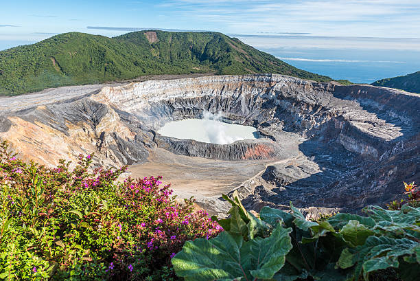 istock Vulcano Poas in Costa Rica 508027912