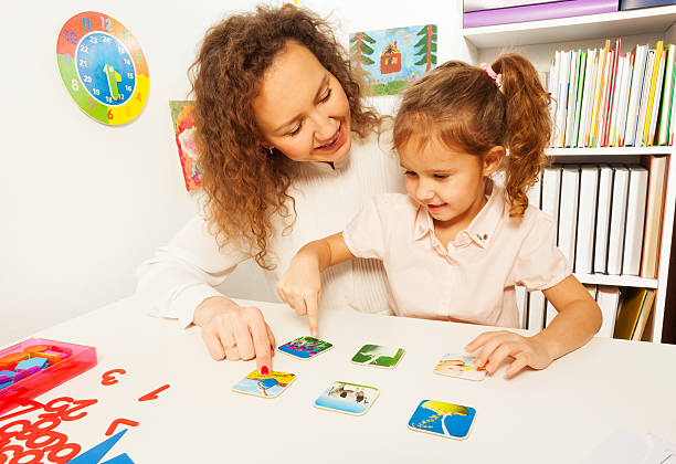 istock Pupil points to right card with images at the desk 508028498