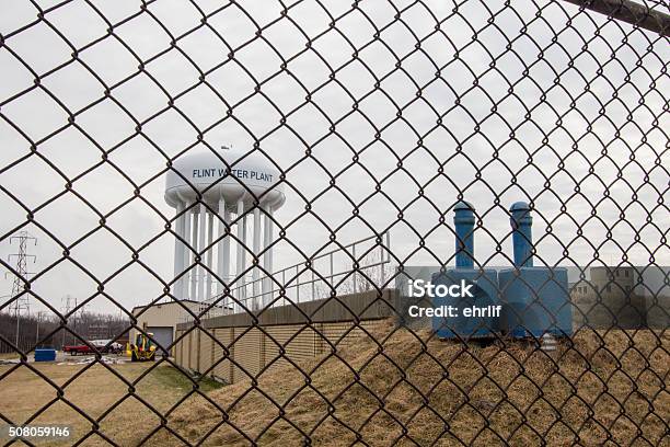 Flint Michigan Agua De Cadena Cerca De Conexión De Torre Foto de stock y más banco de imágenes de Flint - Michigan