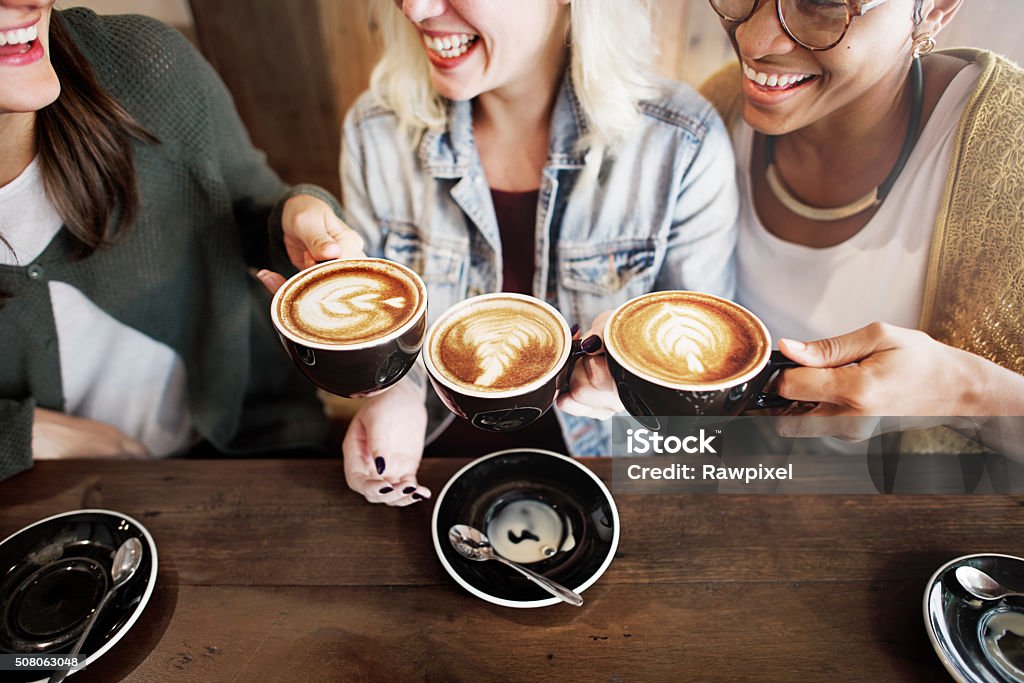 Femmes amis, profiter une fois Concept - Photo de Café - Boisson libre de droits