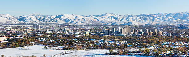 panoramy reno, nevada śniegiem - sparks zdjęcia i obrazy z banku zdjęć