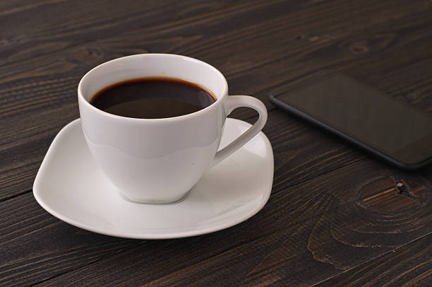 istock Coffee American with a smartphone 508070284