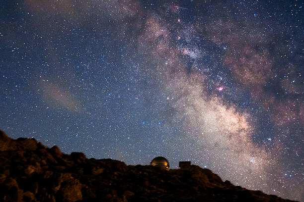 a via láctea e o observatório - lagoon nebula imagens e fotografias de stock