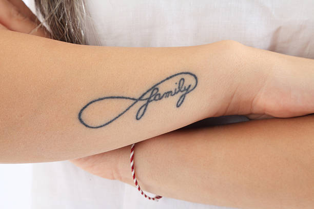 семья татуировка - arm tattoo стоковые фото и изображения